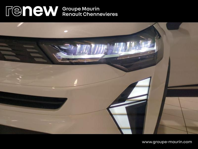 Photo 13 de l’annonce de RENAULT  d’occasion à vendre à CHENNEVIÈRES-SUR-MARNE