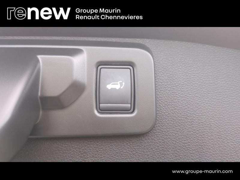 Photo 15 de l’annonce de RENAULT  d’occasion à vendre à CHENNEVIÈRES-SUR-MARNE