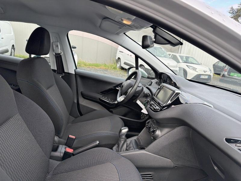 Photo 6 de l’annonce de PEUGEOT 208 d’occasion à vendre à AUBIÈRE