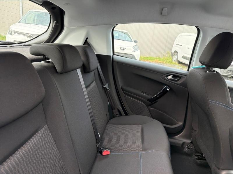 Photo 7 de l’annonce de PEUGEOT 208 d’occasion à vendre à AUBIÈRE