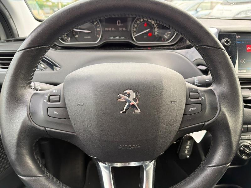 Photo 13 de l’annonce de PEUGEOT 208 d’occasion à vendre à AUBIÈRE
