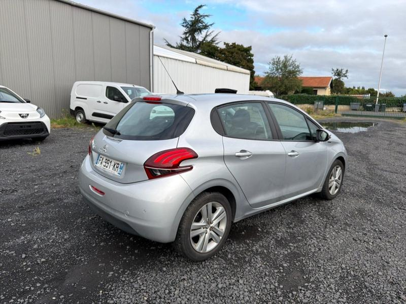 Photo 18 de l’annonce de PEUGEOT 208 d’occasion à vendre à AUBIÈRE