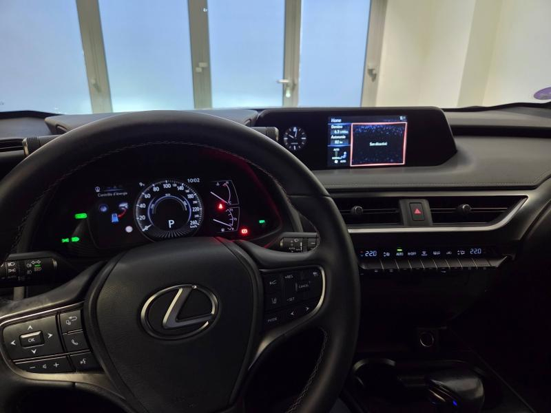 Photo 4 de l’annonce de LEXUS UX d’occasion à vendre à AUBIÈRE