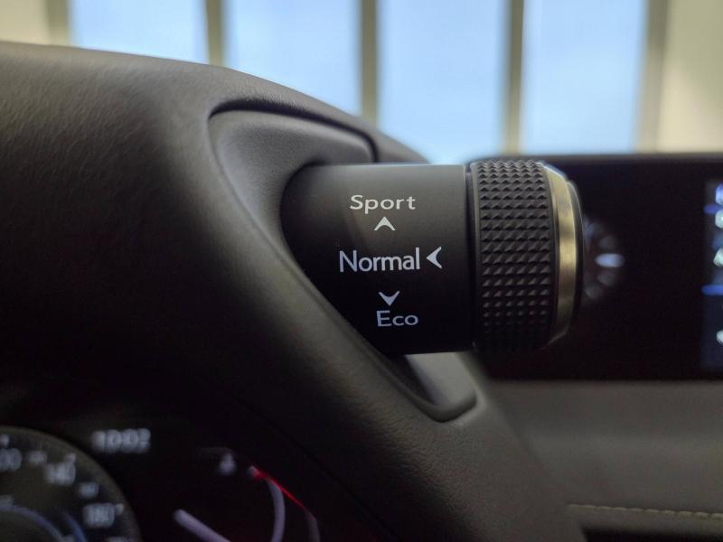 Photo 6 de l’annonce de LEXUS UX d’occasion à vendre à AUBIÈRE
