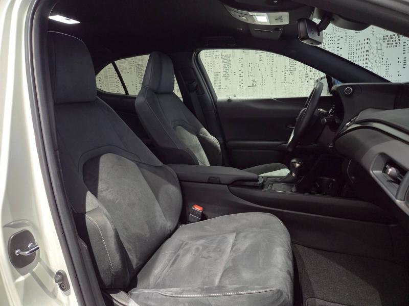 Photo 12 de l’annonce de LEXUS UX d’occasion à vendre à AUBIÈRE