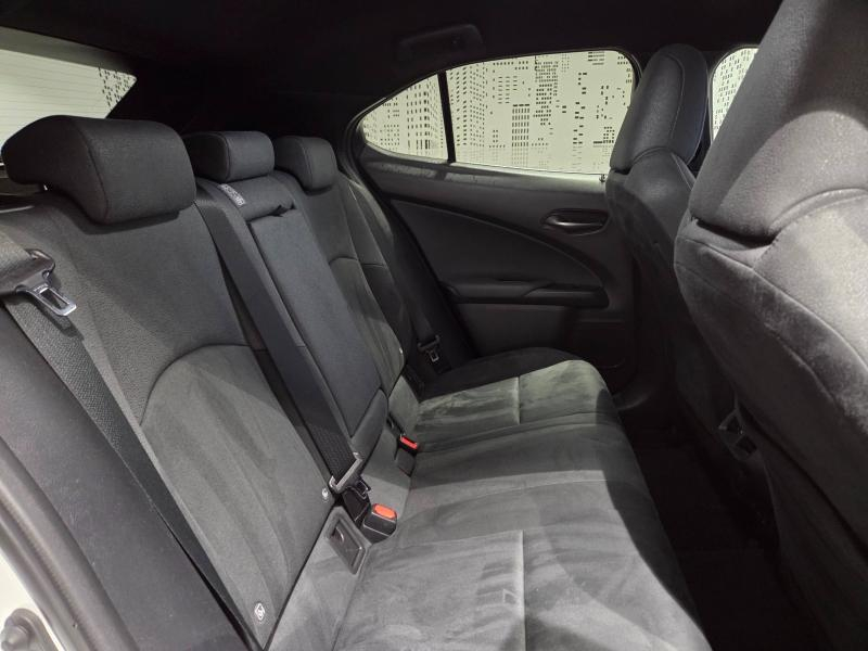 Photo 13 de l’annonce de LEXUS UX d’occasion à vendre à AUBIÈRE