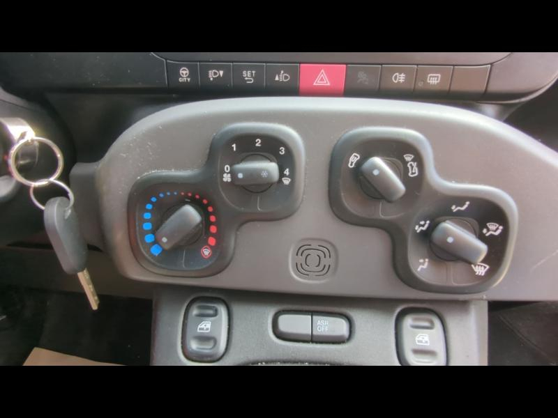 Photo 13 de l’annonce de FIAT Panda d’occasion à vendre à BOLLÈNE