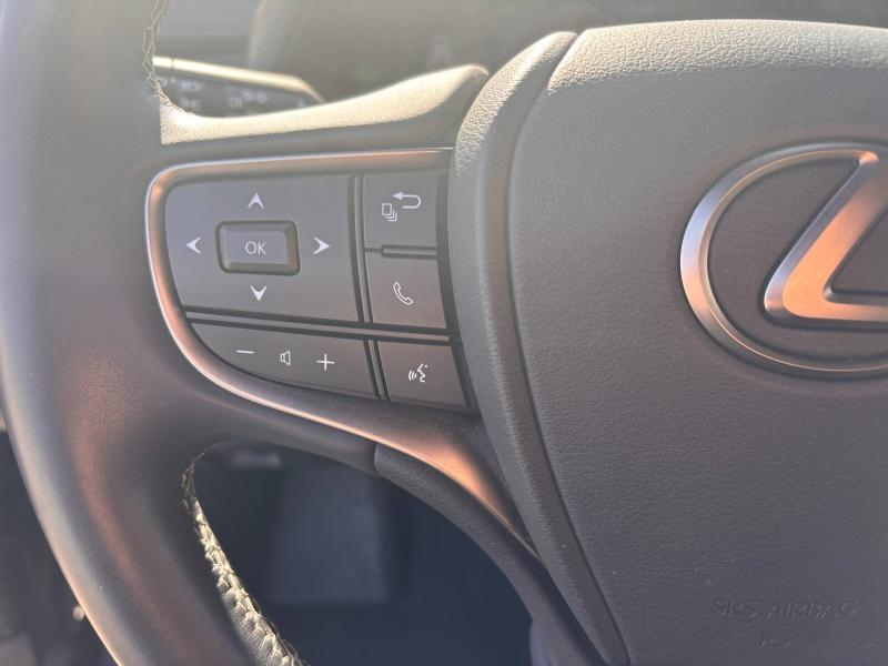 Photo 15 de l’annonce de LEXUS UX d’occasion à vendre à MONTFAVET