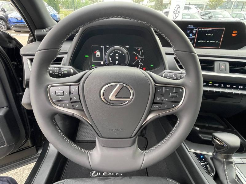 Photo 16 de l’annonce de LEXUS UX d’occasion à vendre à MONTFAVET