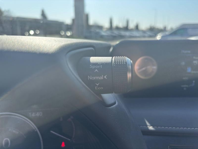 Photo 19 de l’annonce de LEXUS UX d’occasion à vendre à MONTFAVET