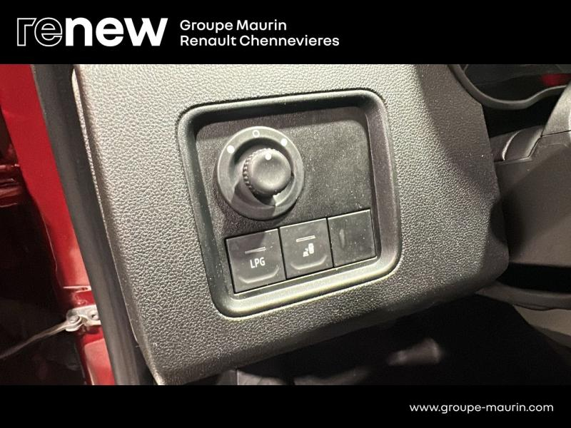 Photo 16 de l’annonce de DACIA Duster d’occasion à vendre à CHENNEVIÈRES-SUR-MARNE