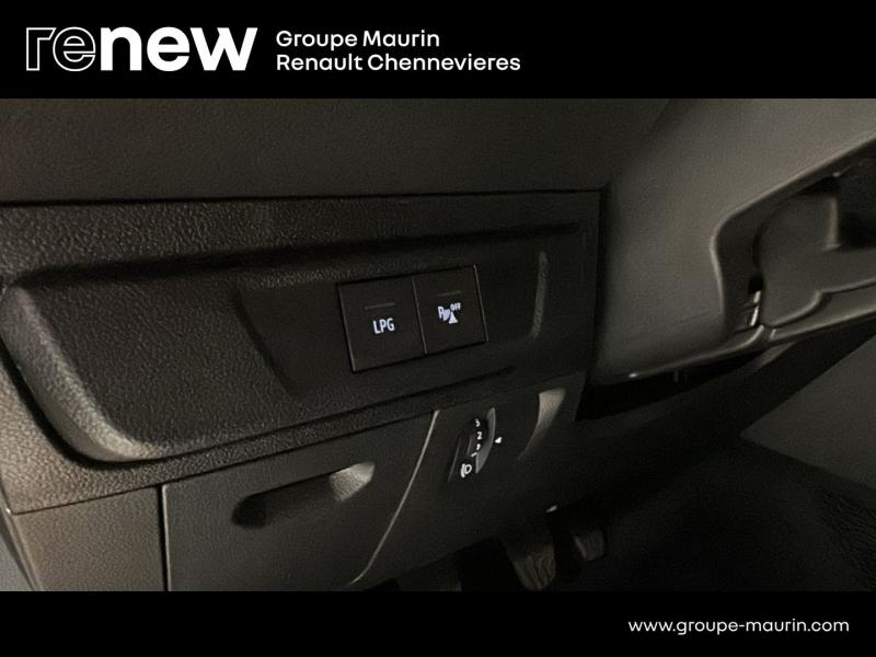 Photo 15 de l’annonce de DACIA Sandero d’occasion à vendre à CHENNEVIÈRES-SUR-MARNE