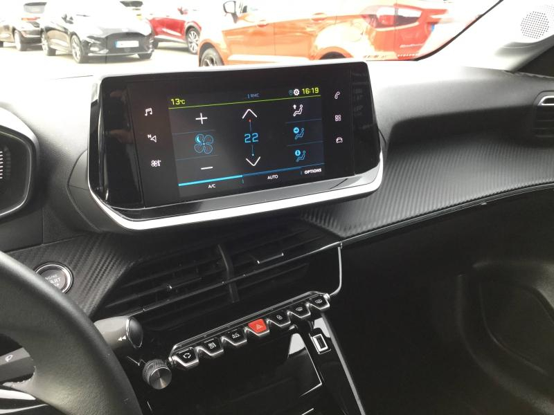 group.seo.links.detann.title Photo 11 de l’annonce de PEUGEOT 208 d’occasion à vendre à AVIGNON