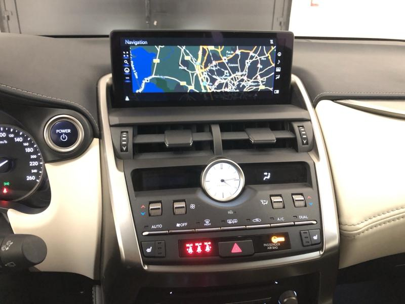 Photo 14 de l’annonce de LEXUS NX d’occasion à vendre à LATTES