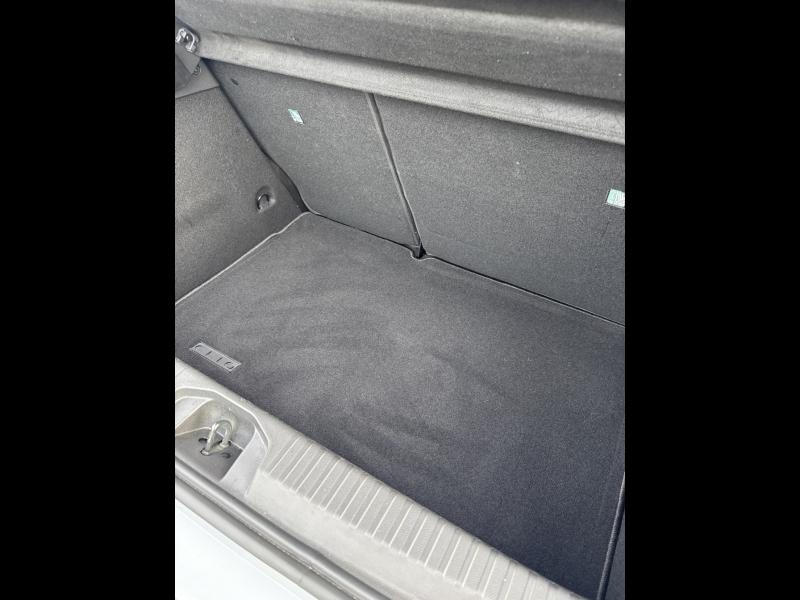 Photo 12 de l’annonce de RENAULT Clio d’occasion à vendre à TOULON