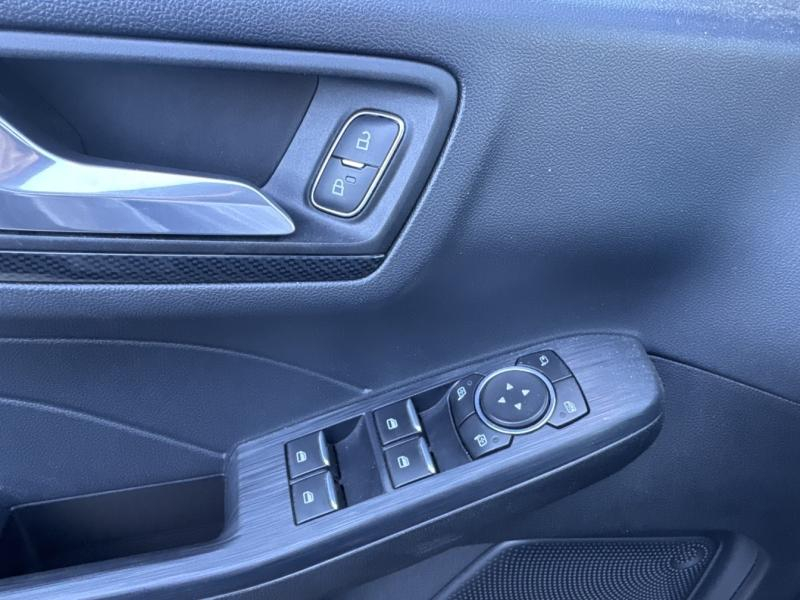 Photo 18 de l’annonce de FORD Kuga d’occasion à vendre à VITROLLES