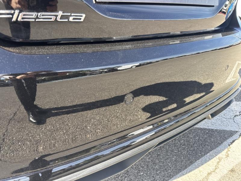 Photo 9 de l’annonce de FORD Fiesta d’occasion à vendre à VITROLLES