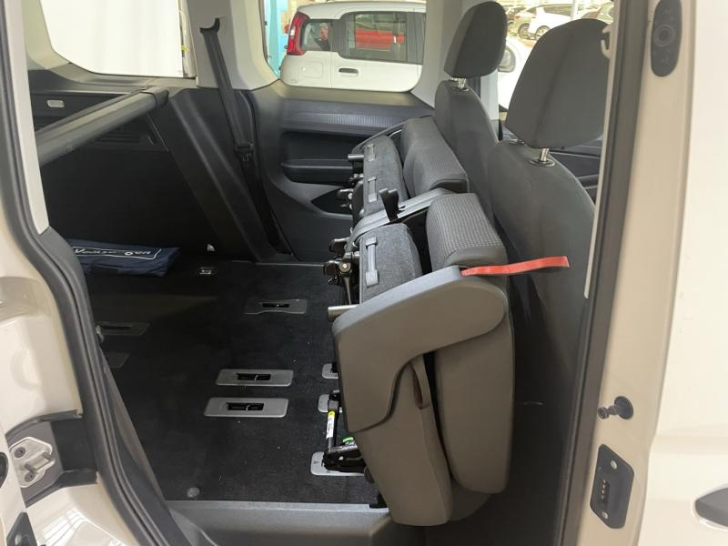 group.seo.links.detann.title Photo 13 de l’annonce de VOLKSWAGEN Caddy d’occasion à vendre à CHENNEVIÈRES-SUR-MARNE