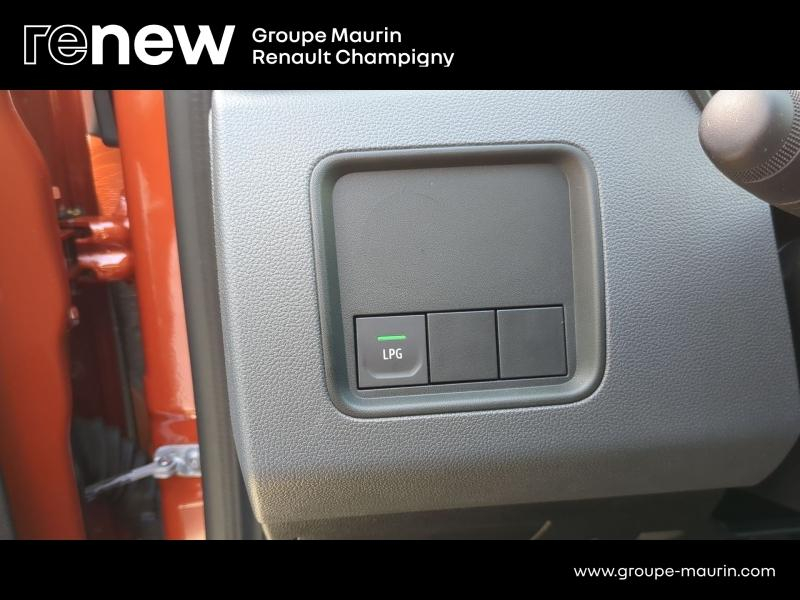 Photo 17 de l’annonce de DACIA Duster d’occasion à vendre à CHAMPIGNY-SUR-MARNE