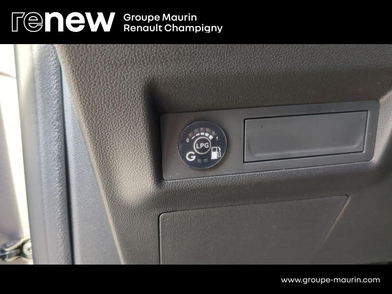 Photo 17 de l’annonce de RENAULT Captur d’occasion à vendre à CHAMPIGNY-SUR-MARNE