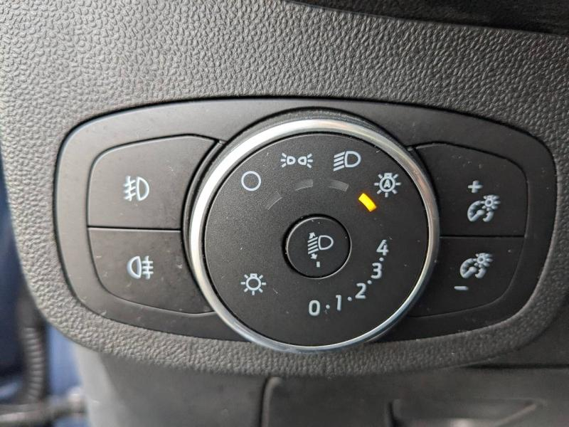 Photo 13 de l’annonce de FORD Fiesta d’occasion à vendre à FRÉJUS