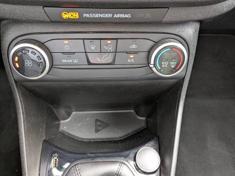 Photo 18 de l’annonce de FORD Fiesta d’occasion à vendre à FRÉJUS