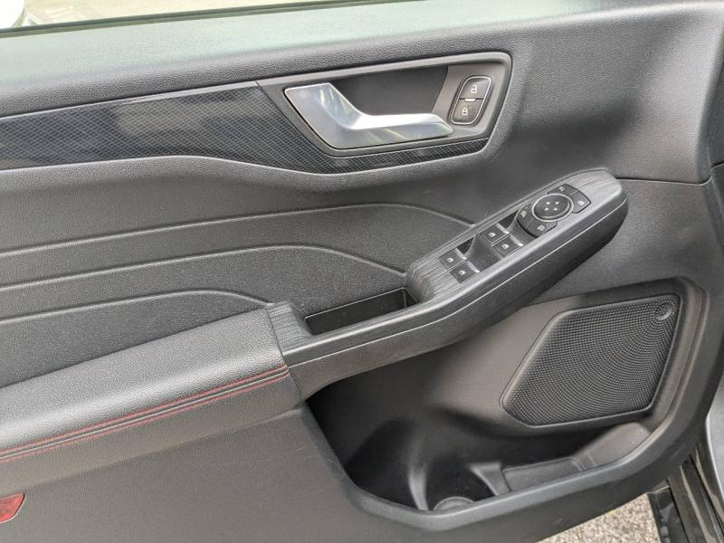 group.seo.links.detann.title Photo 11 de l’annonce de FORD Kuga d’occasion à vendre à AIX-EN-PROVENCE