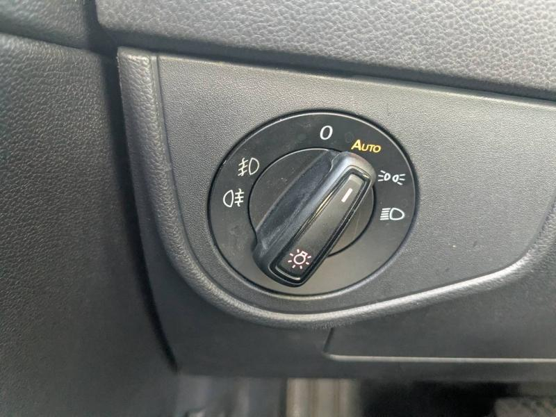 Photo 16 de l’annonce de VOLKSWAGEN Polo d’occasion à vendre à MARSEILLE