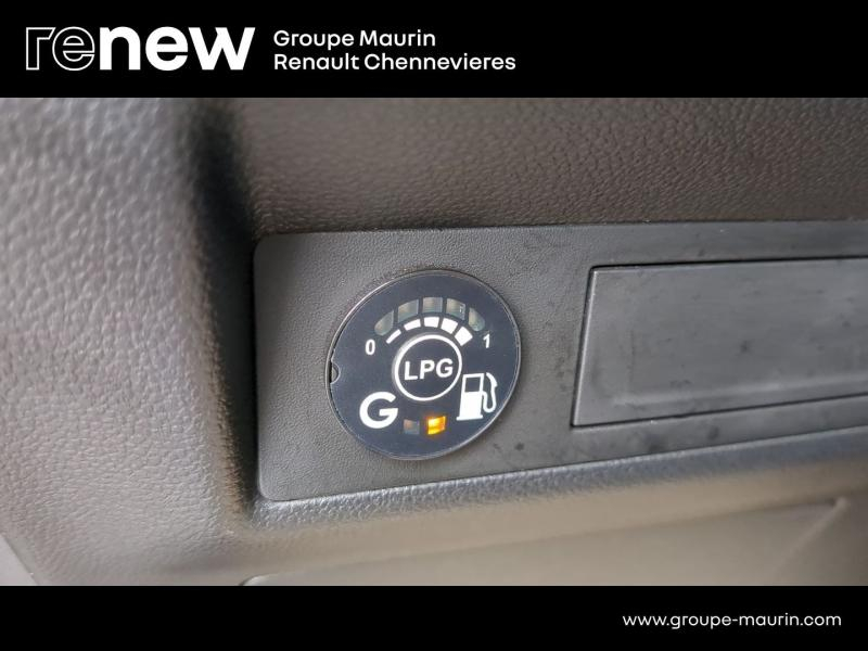 Photo 17 de l’annonce de RENAULT Captur d’occasion à vendre à CHENNEVIÈRES-SUR-MARNE