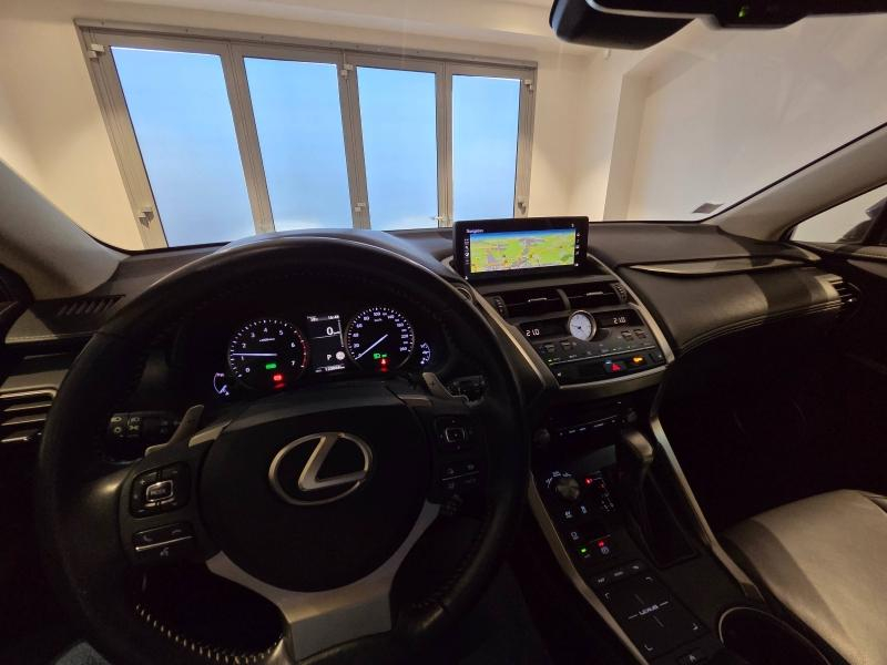 Photo 4 de l’annonce de LEXUS NX d’occasion à vendre à AUBIÈRE