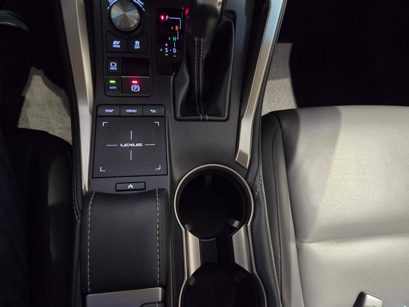 Photo 9 de l’annonce de LEXUS NX d’occasion à vendre à AUBIÈRE