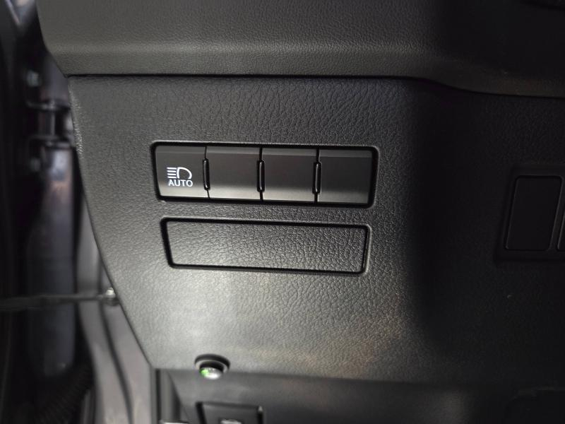 Photo 10 de l’annonce de LEXUS NX d’occasion à vendre à AUBIÈRE