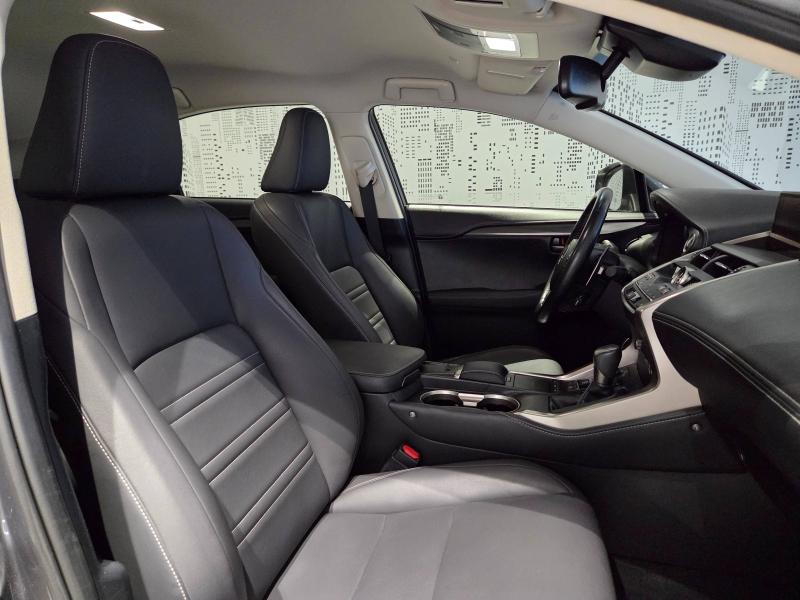 Photo 11 de l’annonce de LEXUS NX d’occasion à vendre à AUBIÈRE
