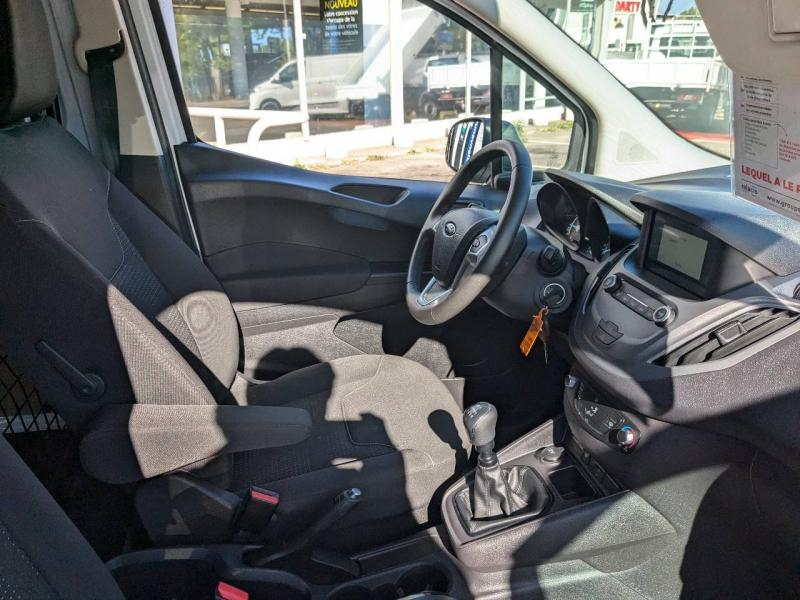 group.seo.links.detann.title Photo 5 de l’annonce de FORD Transit Courier VUL d’occasion à vendre à AIX-EN-PROVENCE