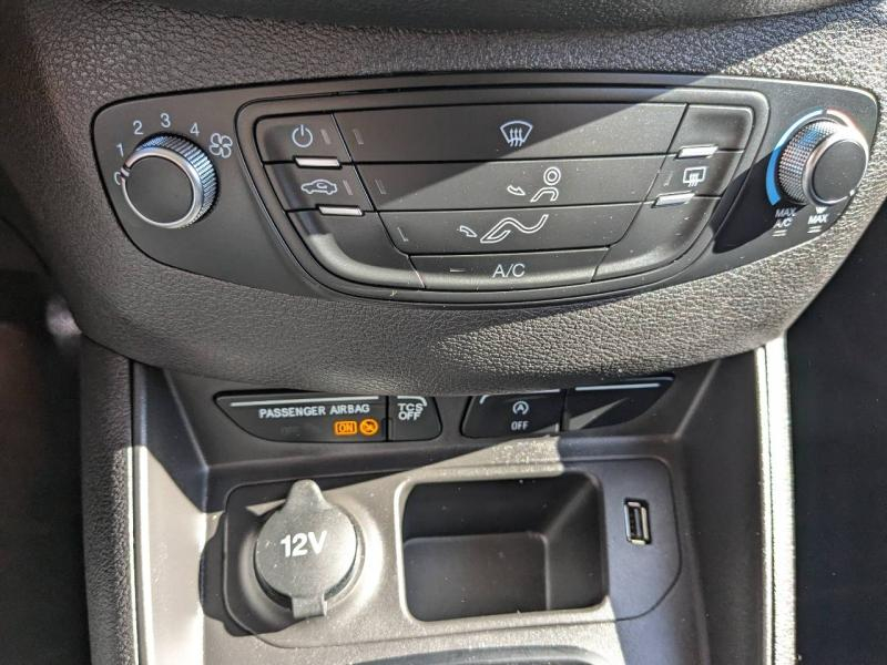 group.seo.links.detann.title Photo 15 de l’annonce de FORD Transit Courier VUL d’occasion à vendre à AIX-EN-PROVENCE