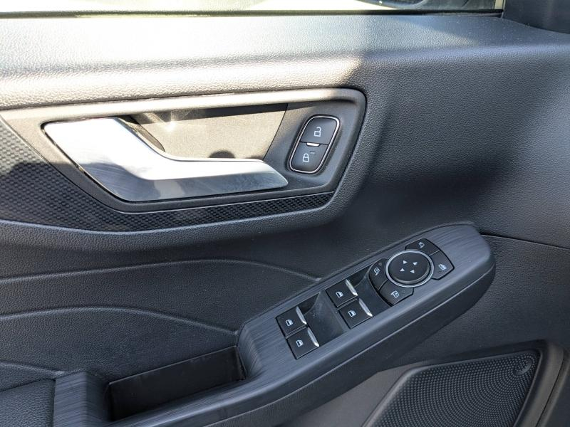 Photo 10 de l’annonce de FORD Kuga d’occasion à vendre à LA VALETTE