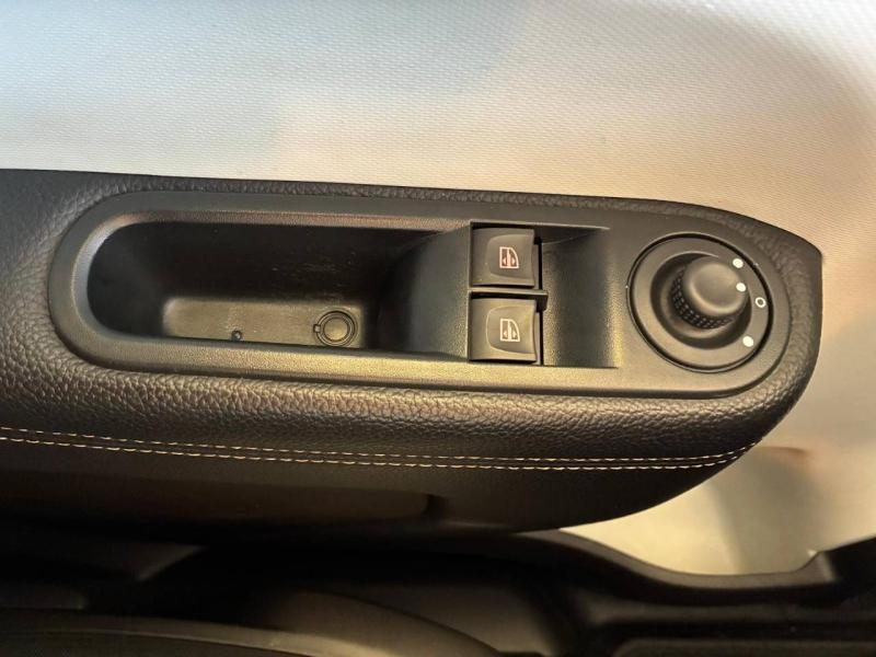 Photo 10 de l’annonce de RENAULT Twingo d’occasion à vendre à CHENNEVIÈRES-SUR-MARNE