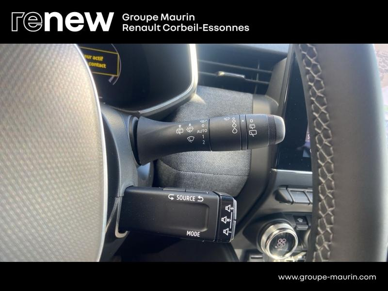 Photo 16 de l’annonce de RENAULT Clio d’occasion à vendre à CORBEIL-ESSONNES