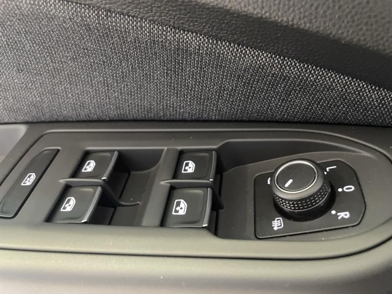 Photo 13 de l’annonce de VOLKSWAGEN Golf d’occasion à vendre à CHENNEVIÈRES-SUR-MARNE