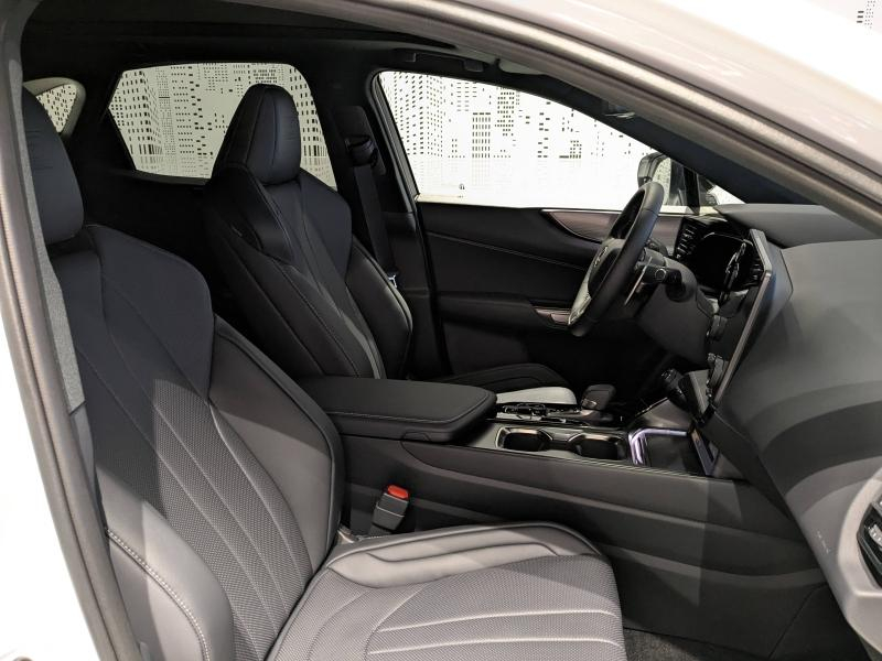 Photo 9 de l’annonce de LEXUS NX d’occasion à vendre à AUBIÈRE