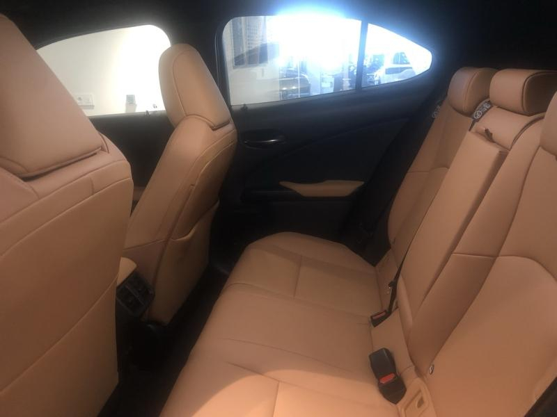 Photo 10 de l’annonce de LEXUS UX d’occasion à vendre à LATTES
