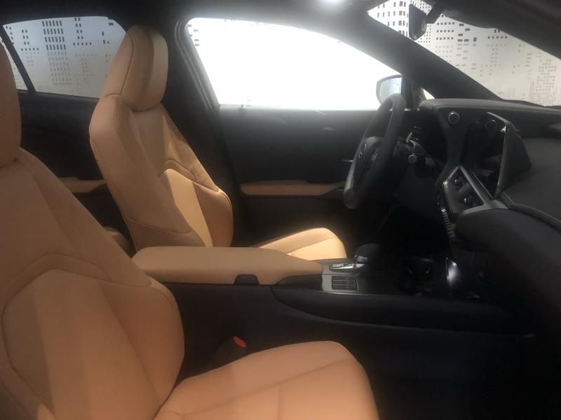 Photo 11 de l’annonce de LEXUS UX d’occasion à vendre à LATTES