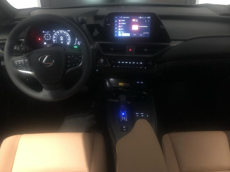Photo 13 de l’annonce de LEXUS UX d’occasion à vendre à LATTES