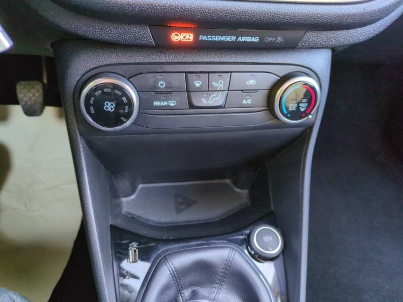 Photo 8 de l’annonce de FORD Fiesta d’occasion à vendre à NÎMES