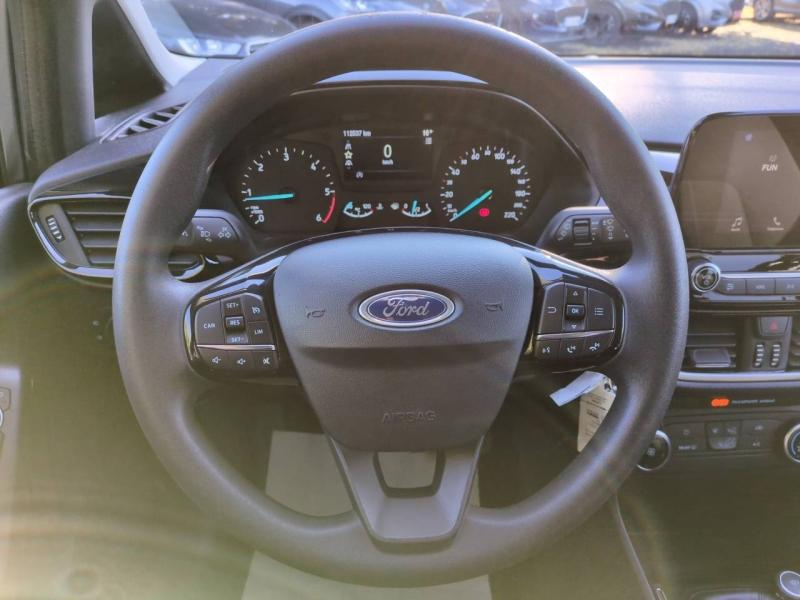 Photo 10 de l’annonce de FORD Fiesta d’occasion à vendre à NÎMES