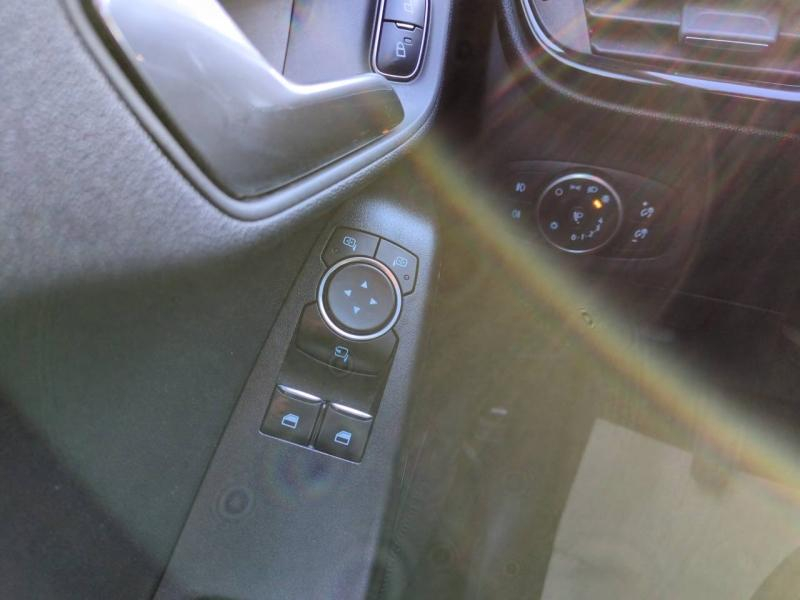 Photo 12 de l’annonce de FORD Fiesta d’occasion à vendre à NÎMES