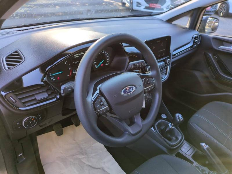 Photo 13 de l’annonce de FORD Fiesta d’occasion à vendre à NÎMES