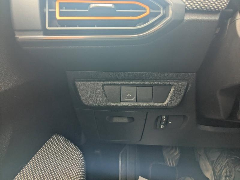 Photo 11 de l’annonce de DACIA Sandero d’occasion à vendre à ORANGE