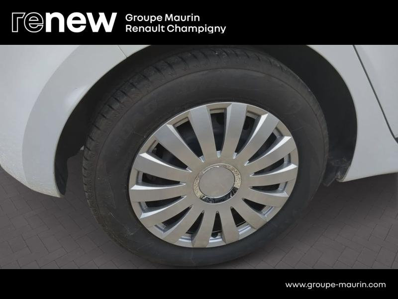 Photo 10 de l’annonce de RENAULT Clio d’occasion à vendre à CHAMPIGNY-SUR-MARNE