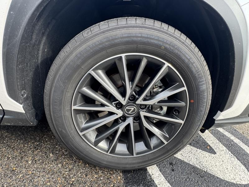 Photo 9 de l’annonce de LEXUS NX d’occasion à vendre à MONTFAVET